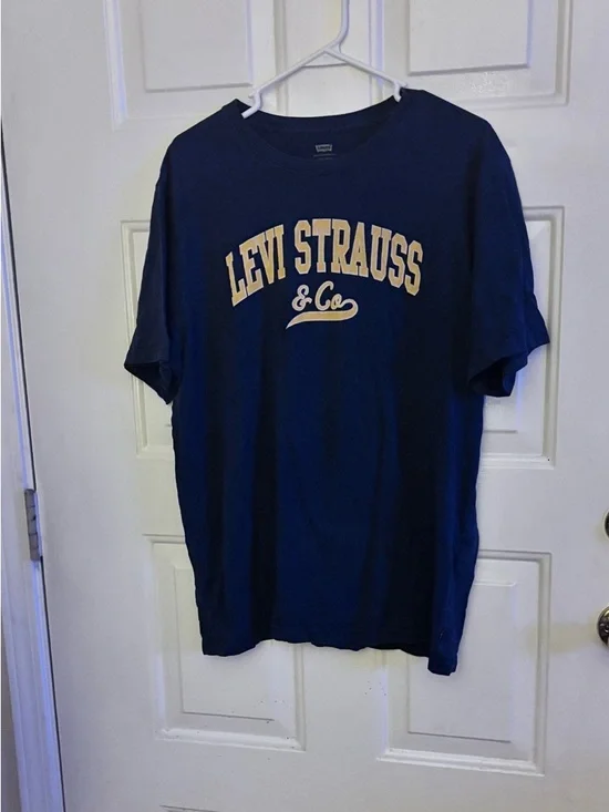 Levi's Navy Short-Sleeve Tee with Cream Logo - Picture 1 of 4